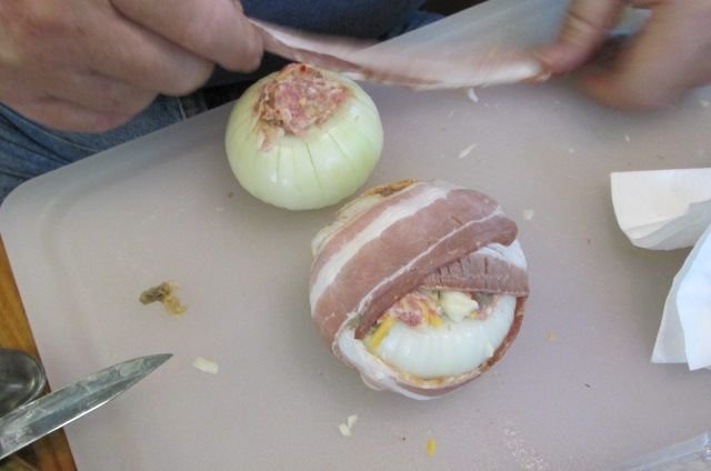 200626 001 bacon wrapped stuffed Onion 002.jpg