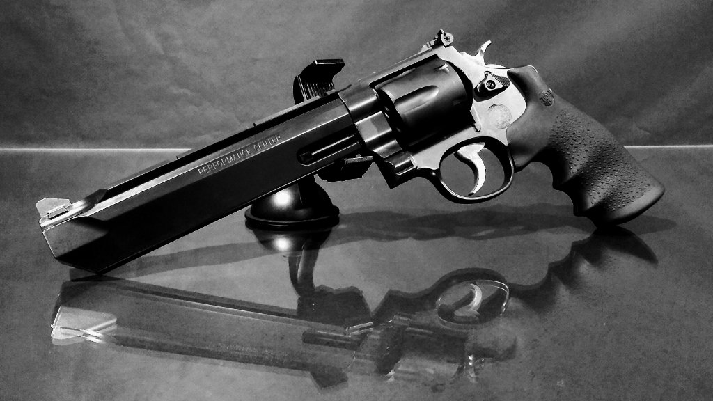 Smith and Wesson Performance Center Steath Hunter .44 Magnum