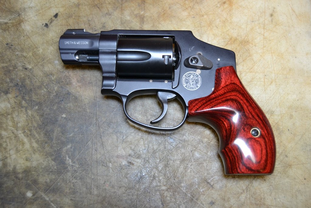 new smith and wesson round butt boot grips.jpg