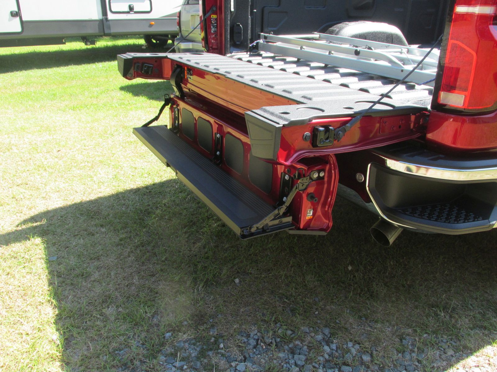 260908 003 tailgate 003A.jpg