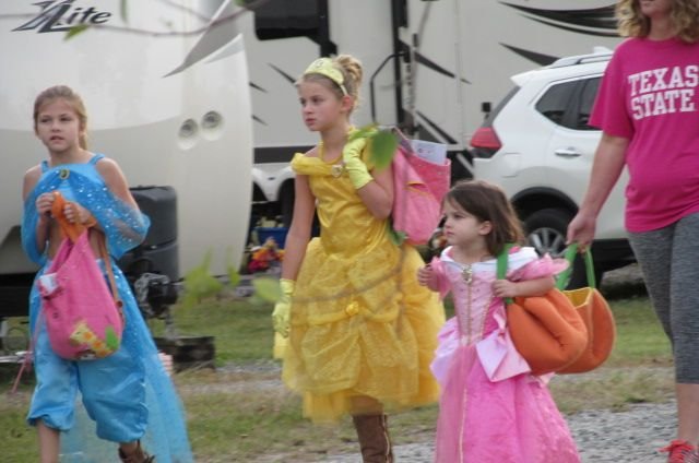191019 005 costumes 022.jpg