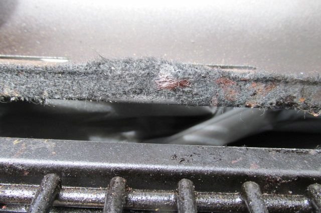 200401 001 bad rear seal 002.jpg