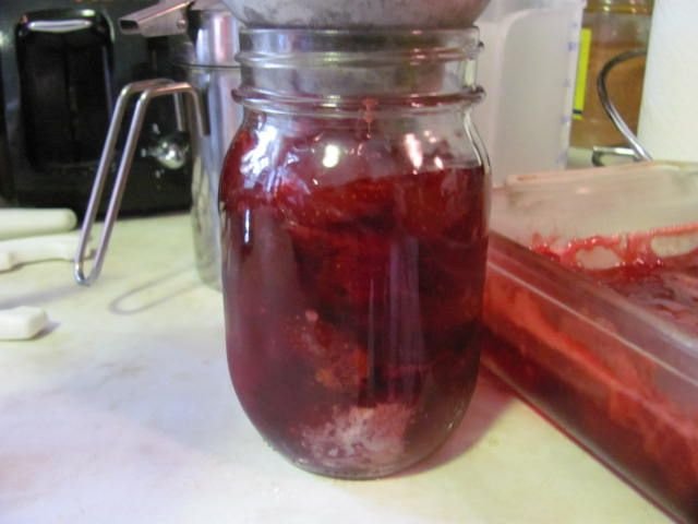150508 001 filling jars 003.jpg