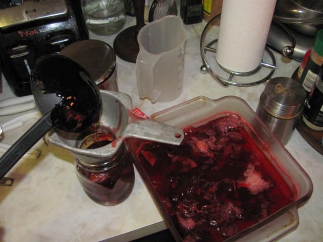 150508 001 filling jars 002.jpg