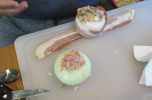 200626 001 bacon wrapped stuffed Onion 001.jpg