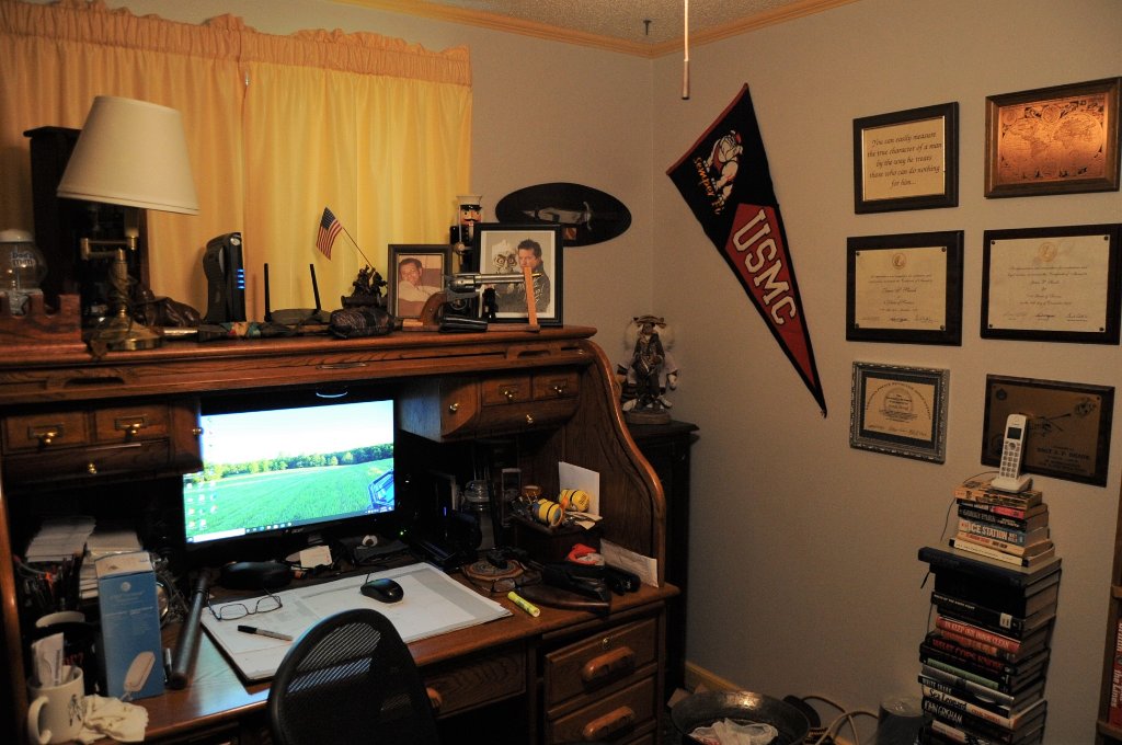 08 computer desk.jpg