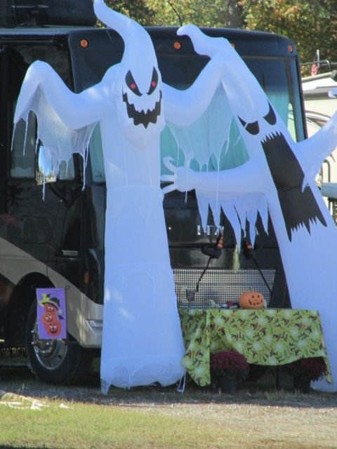 201024 001 Halloween Decorations 001a.jpg