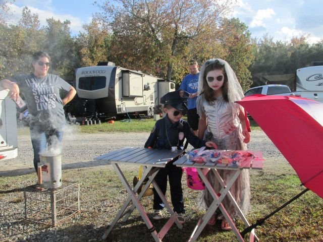 201024 002 Trick-or-Treat 002a.jpg