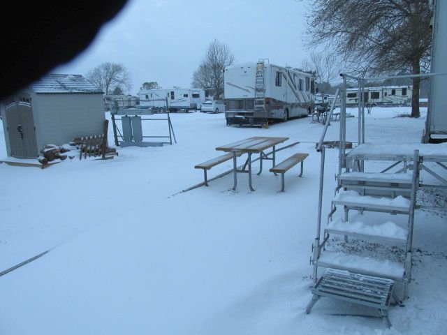 210215 001 snow at Conroe 002.jpg