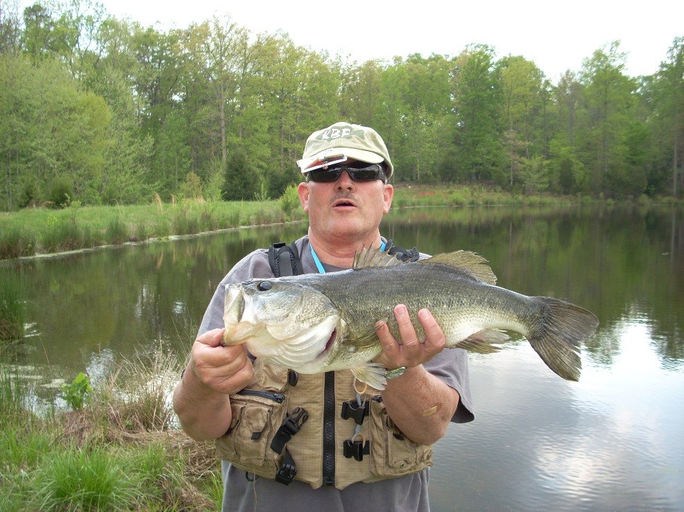 kayak bass.jpg