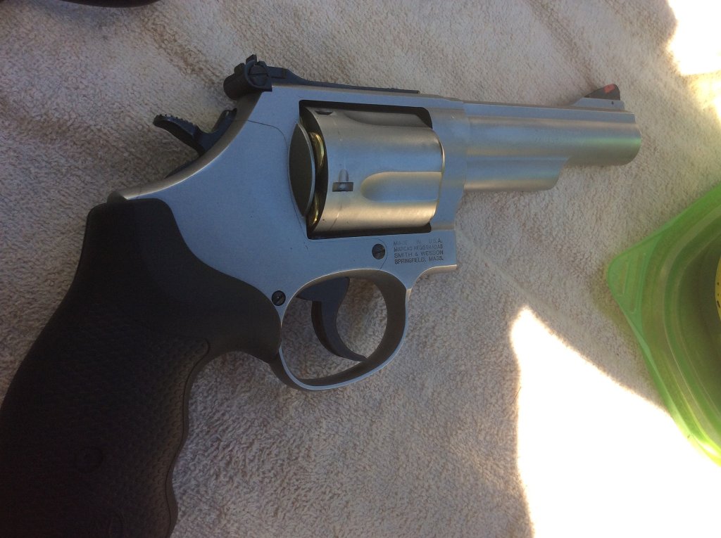 smith wesson M 69   44 mag.jpg