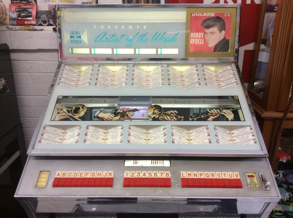 1961 jukebox loaded with 80 records.jpg