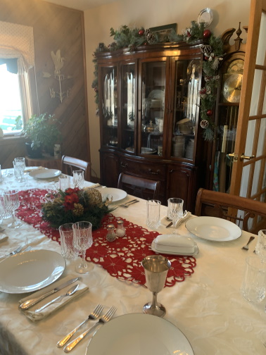 Xmas table 2022 2.JPG
