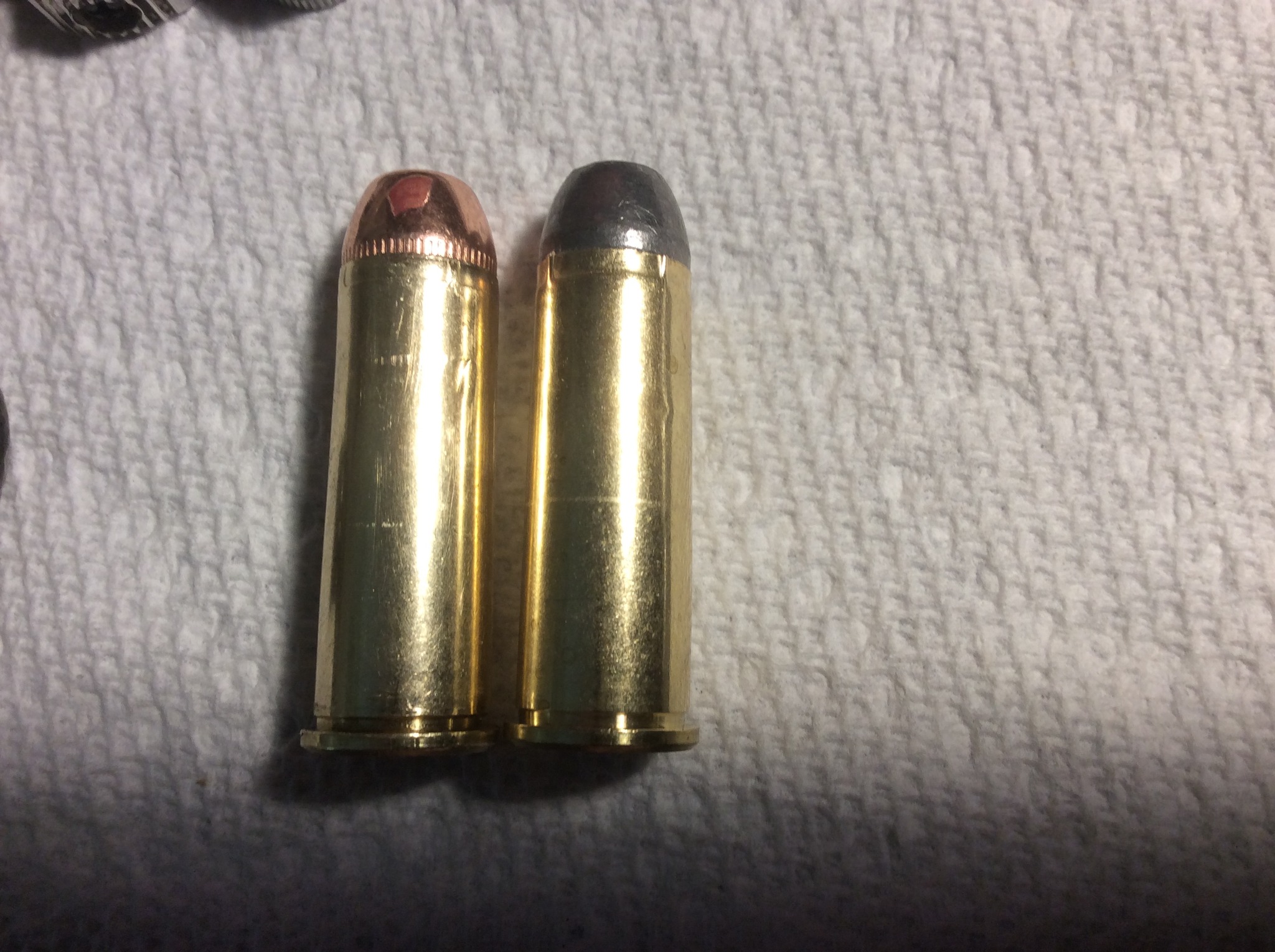 left    200 gr xtreme plated bullet with taper crimp   right  HSM 44-40 200 gr factory load.jpg