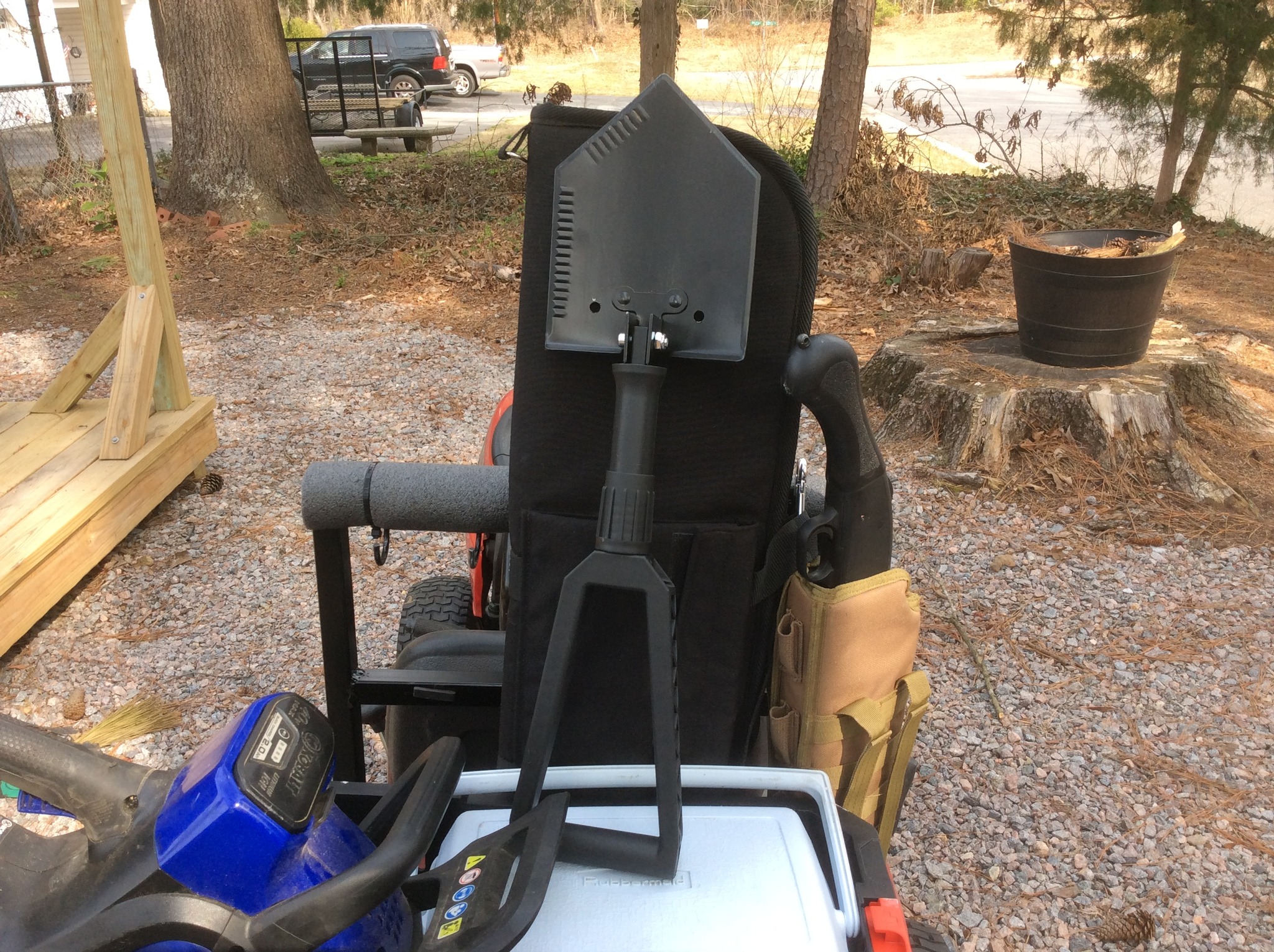 harbor freight fold up shovel is handy.jpg
