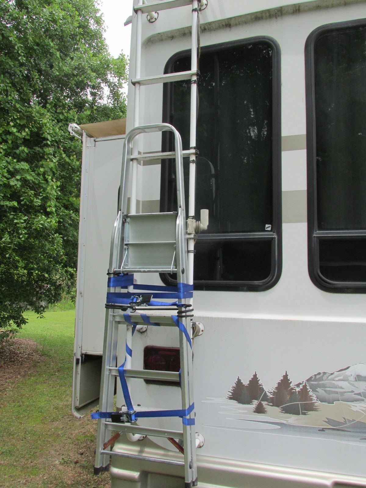 240513 002 step ladder secured for trip 001.jpg