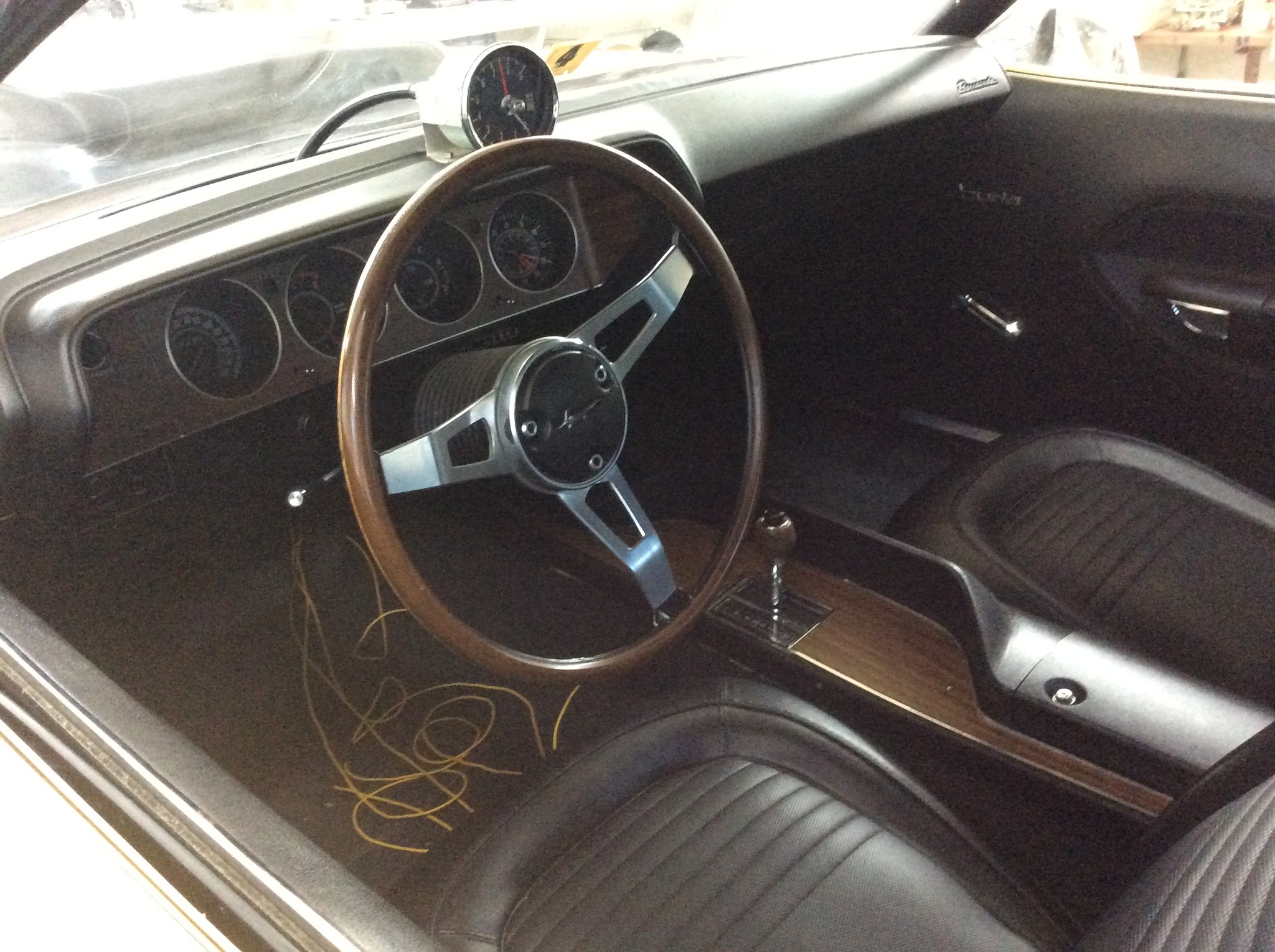 no cracks in dash pad or steering wheel  all original.jpg