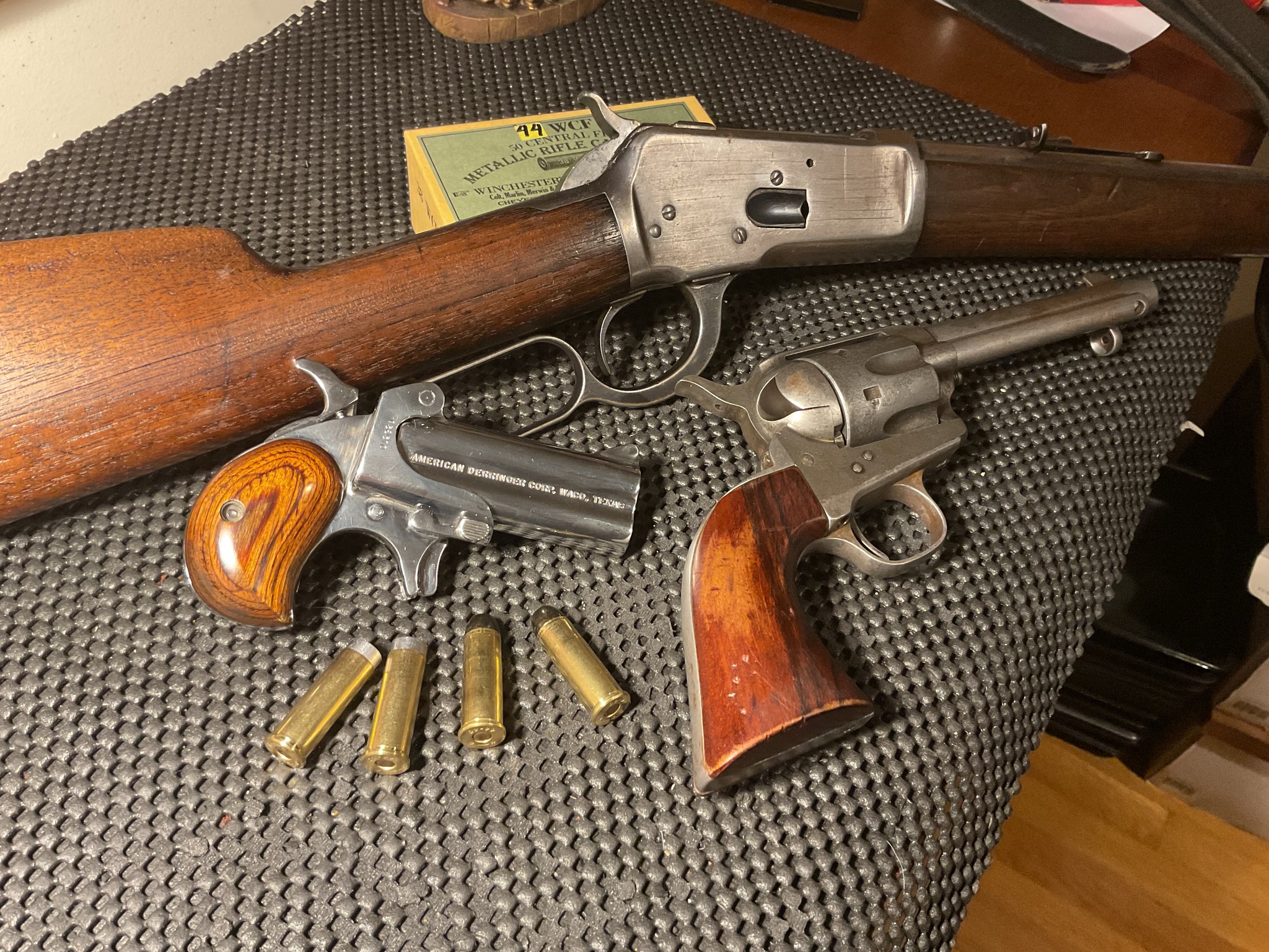 44-40  gun set.jpg