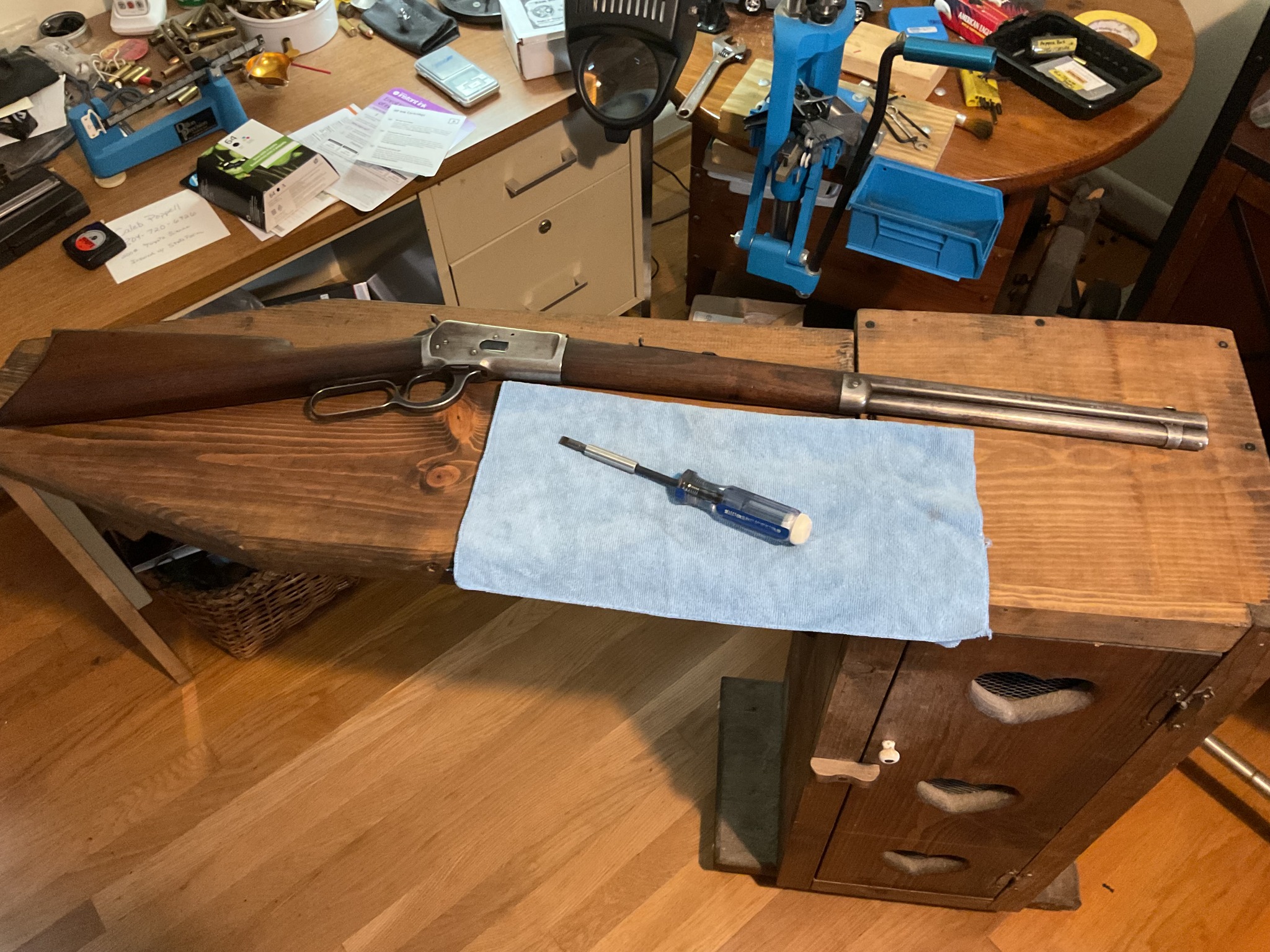 roll around fold down gun bench and cabinet.jpg