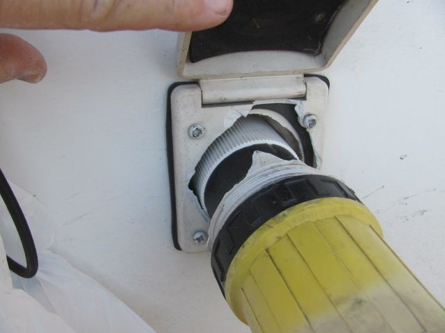 180114 001 broken plug 002.jpg